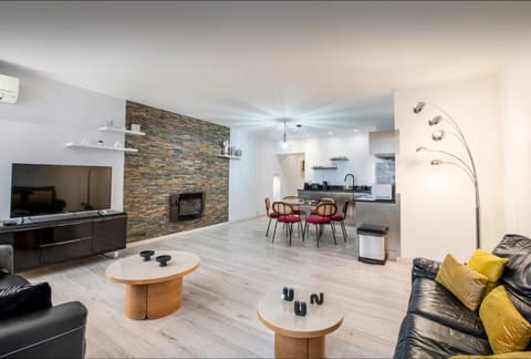 Communal lounge/ TV room, Living room