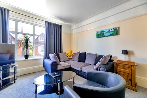 Communal lounge/ TV room, Living room