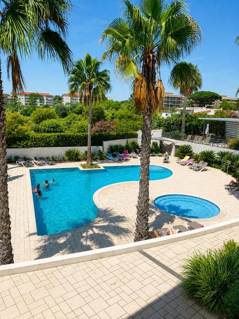 Pool view, Swimming pool, sunbed