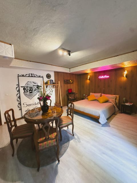 Bed, Living room, Photo of the whole room, Seating area, Dining area, Bedroom, air conditioner