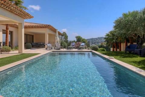 Facade/entrance, Swimming pool