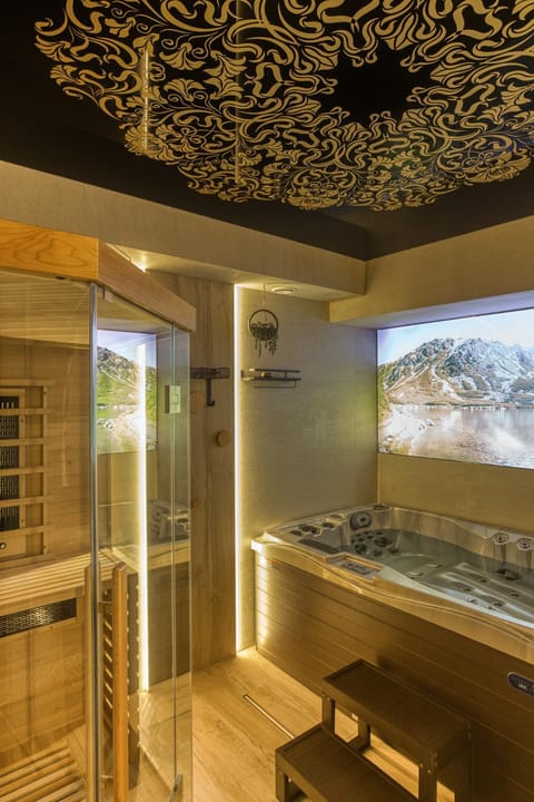 Hot Tub, Hot Tub, Sauna, Sauna, Spa and wellness centre/facilities