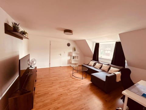 Communal lounge/ TV room, TV and multimedia, Living room, Photo of the whole room, Seating area