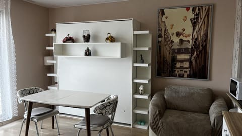 TV and multimedia, Living room, Dining area