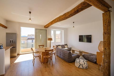 Communal lounge/ TV room, TV and multimedia, Living room, Seating area, Dining area