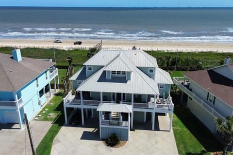 Property building, Day, Natural landscape, Bird's eye view, Beach, Sea view