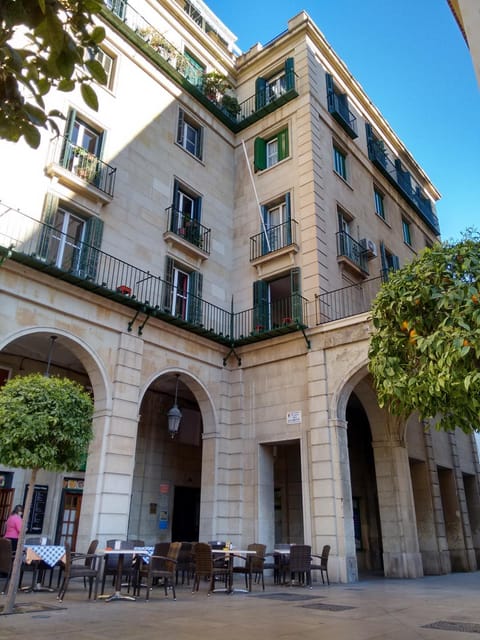 Facade/entrance, Neighbourhood