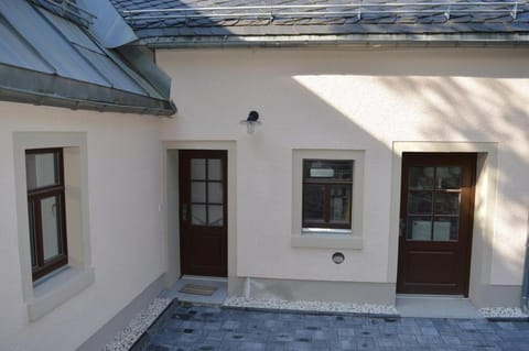 Facade/entrance, Balcony/Terrace