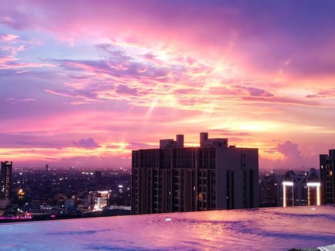 City view, Pool view, Swimming pool, Swimming pool, Sunset