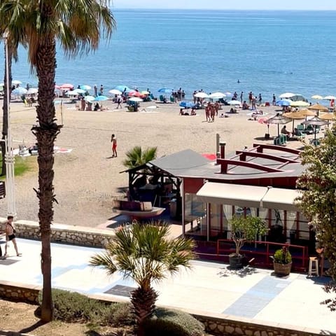 Nearby landmark, Day, Natural landscape, Beach, Sea view, Location, sunbed