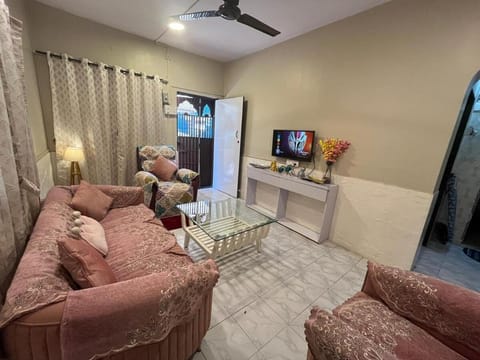 TV and multimedia, Living room, Seating area, Evening entertainment