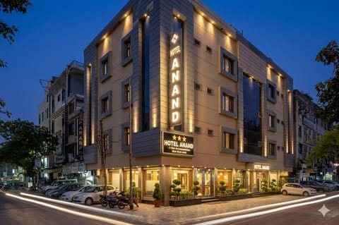 Property building, Night, Neighbourhood, City view, Street view, Location, Parking