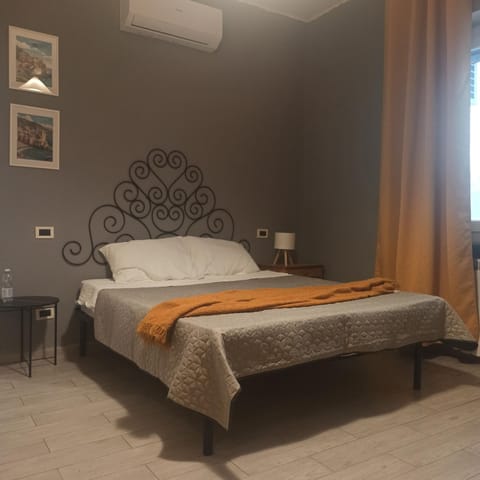 Bedroom, air conditioner