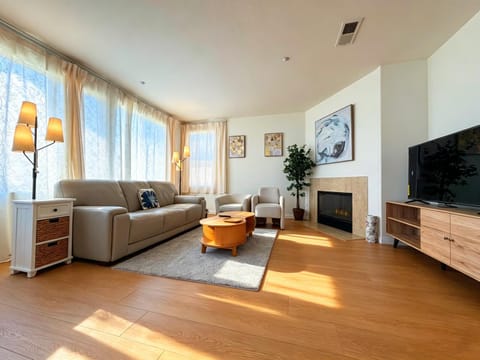 Communal lounge/ TV room, Seating area, fireplace