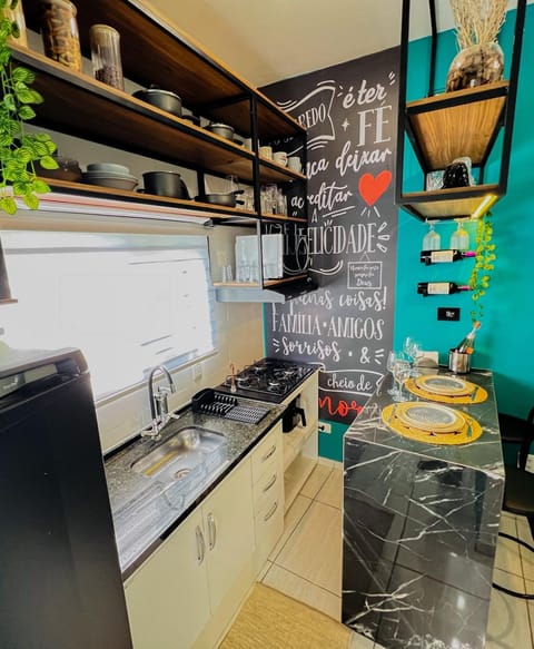 Kitchen or kitchenette, Food and drinks, Dining area, Food, stove