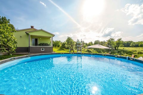 Property building, Day, Garden, Pool view, Swimming pool