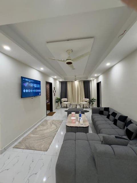 Communal lounge/ TV room, TV and multimedia, Living room