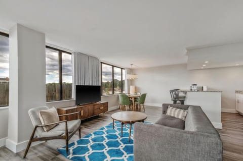 TV and multimedia, Living room, Dining area
