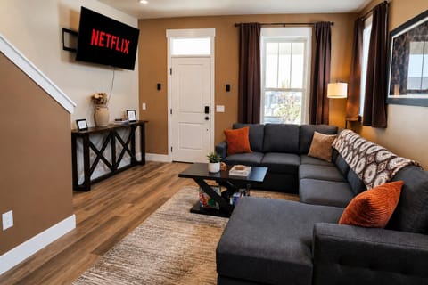 Bed, TV and multimedia, Living room
