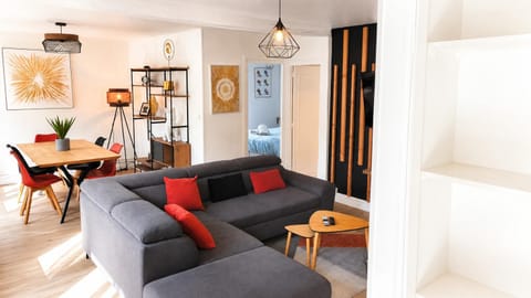 Property building, TV and multimedia, Living room, concierge, internet
