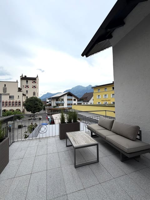 Natural landscape, View (from property/room), Balcony/Terrace, Seating area, Mountain view