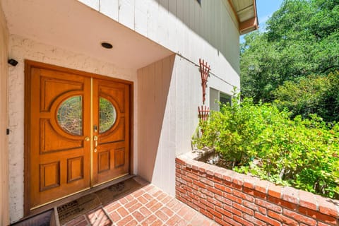Facade/entrance, Garden