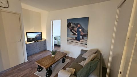 Communal lounge/ TV room, TV and multimedia, Seating area, Evening entertainment