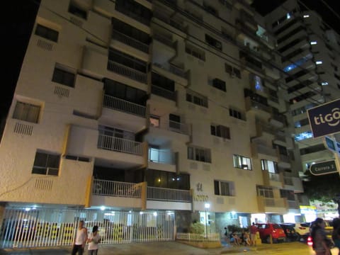 Facade/entrance, Bird's eye view