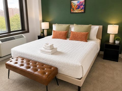 Bed, Photo of the whole room, Bedroom, City view, towels