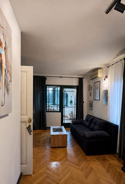 Living room, Photo of the whole room