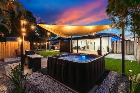 Garden, Hot Tub