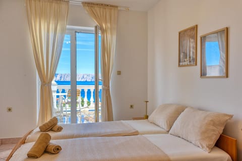 Bed, View (from property/room), Balcony/Terrace, Photo of the whole room
