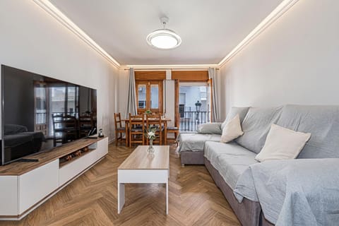 TV and multimedia, Living room, Seating area, Dining area