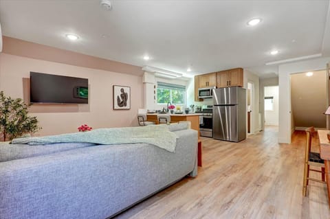 TV and multimedia, Living room, Seating area, Dining area, oven