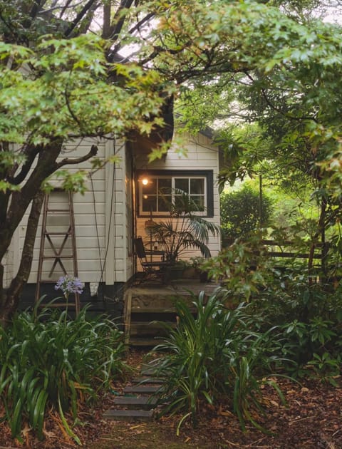 Property building, Day, Natural landscape, Garden, Garden view