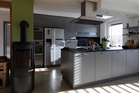 Kitchen or kitchenette, dishwasher, oven, stove
