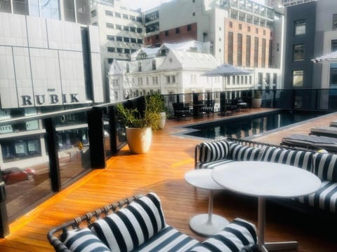 Restaurant/places to eat, Day, Balcony/Terrace, Lounge or bar, Seating area, Swimming pool