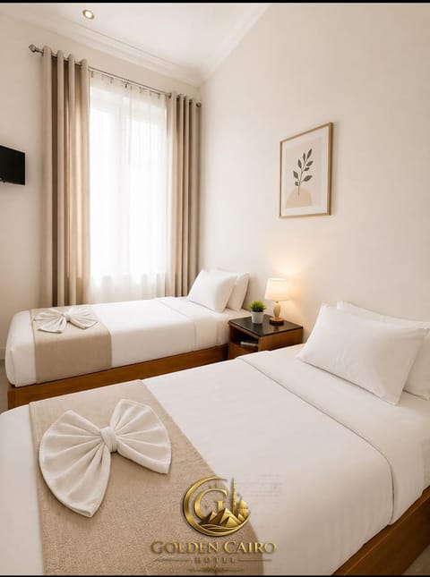 Bed, TV and multimedia, Photo of the whole room, Bedroom, towels