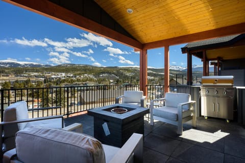 Balcony/Terrace, Seating area, Mountain view