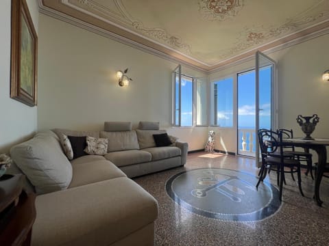 Living room, Dinner