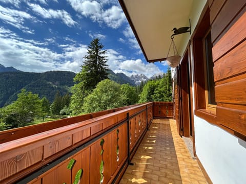 Spring, Day, Natural landscape, View (from property/room), Balcony/Terrace, Mountain view