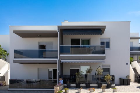 Property building, Facade/entrance, Off site