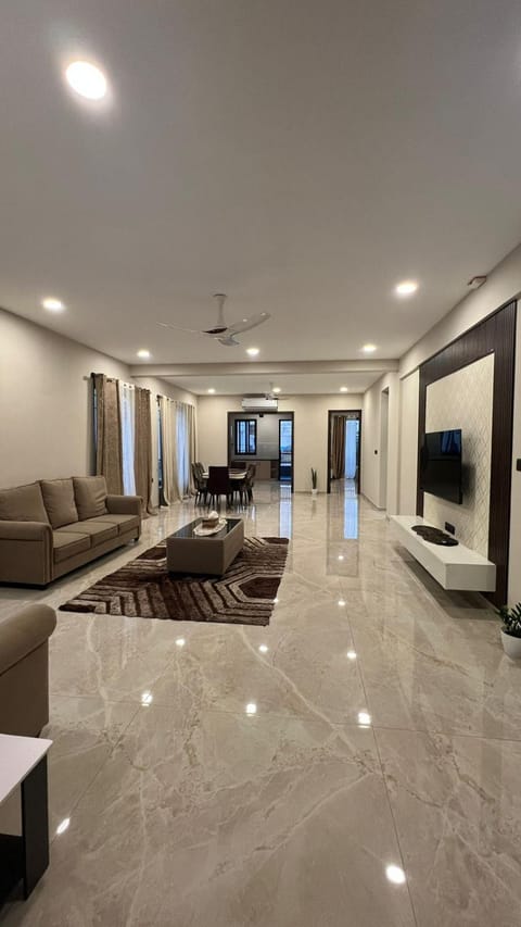 Communal lounge/ TV room, TV and multimedia, Living room, Seating area, Evening entertainment