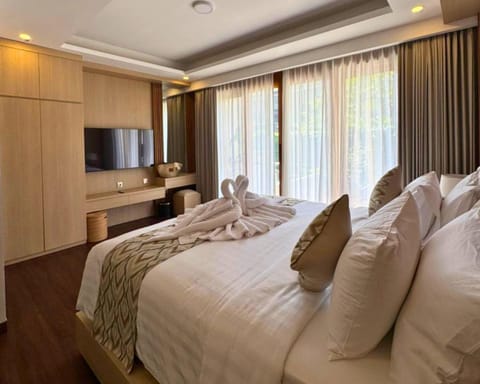 Bed, TV and multimedia, Bedroom
