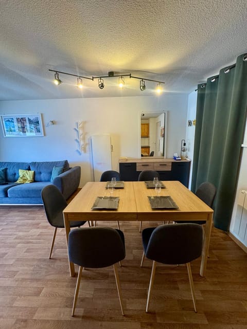 Communal lounge/ TV room, Living room, Seating area, Dining area