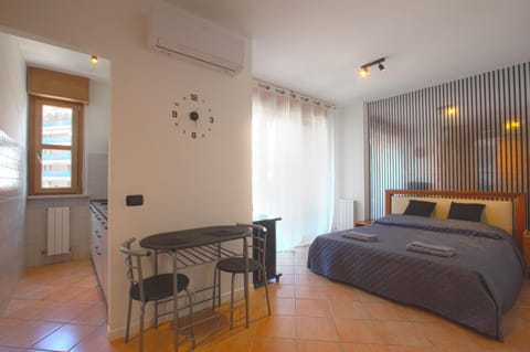 Photo of the whole room, Dining area, Bedroom