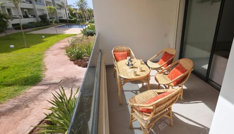 Day, Balcony/Terrace, Dining area, Garden view, Swimming pool