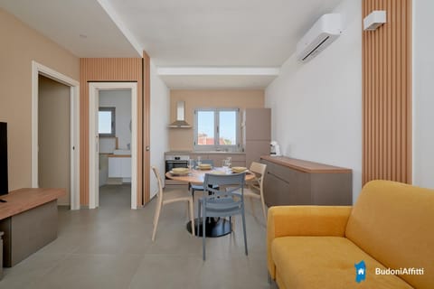 TV and multimedia, Kitchen or kitchenette, Living room, Seating area, Dining area, air conditioner