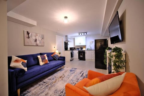 Communal lounge/ TV room, TV and multimedia, Living room, Seating area