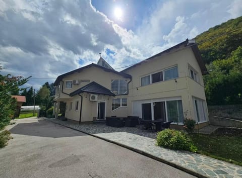 Property building, Location